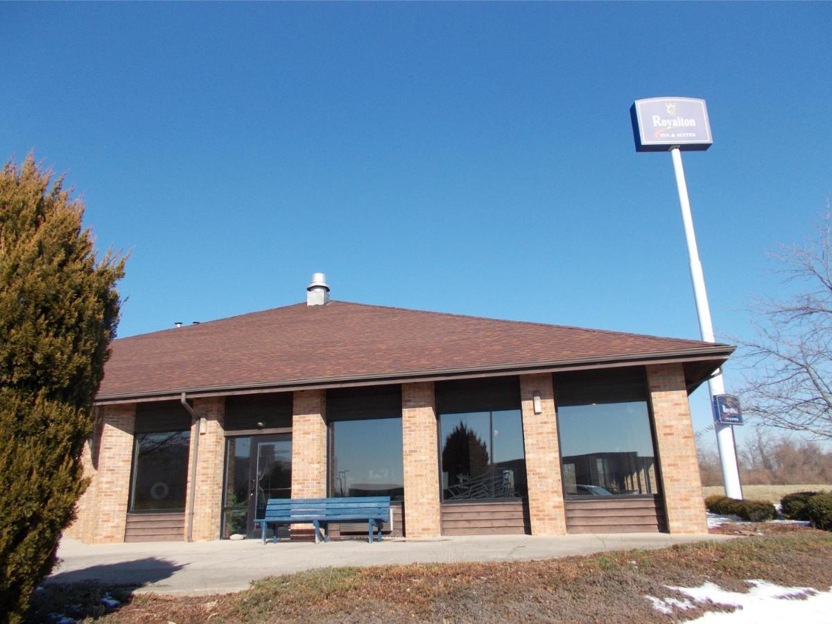 Royalton Inn And Suites, Wilmington,Ohio Екстериор снимка
