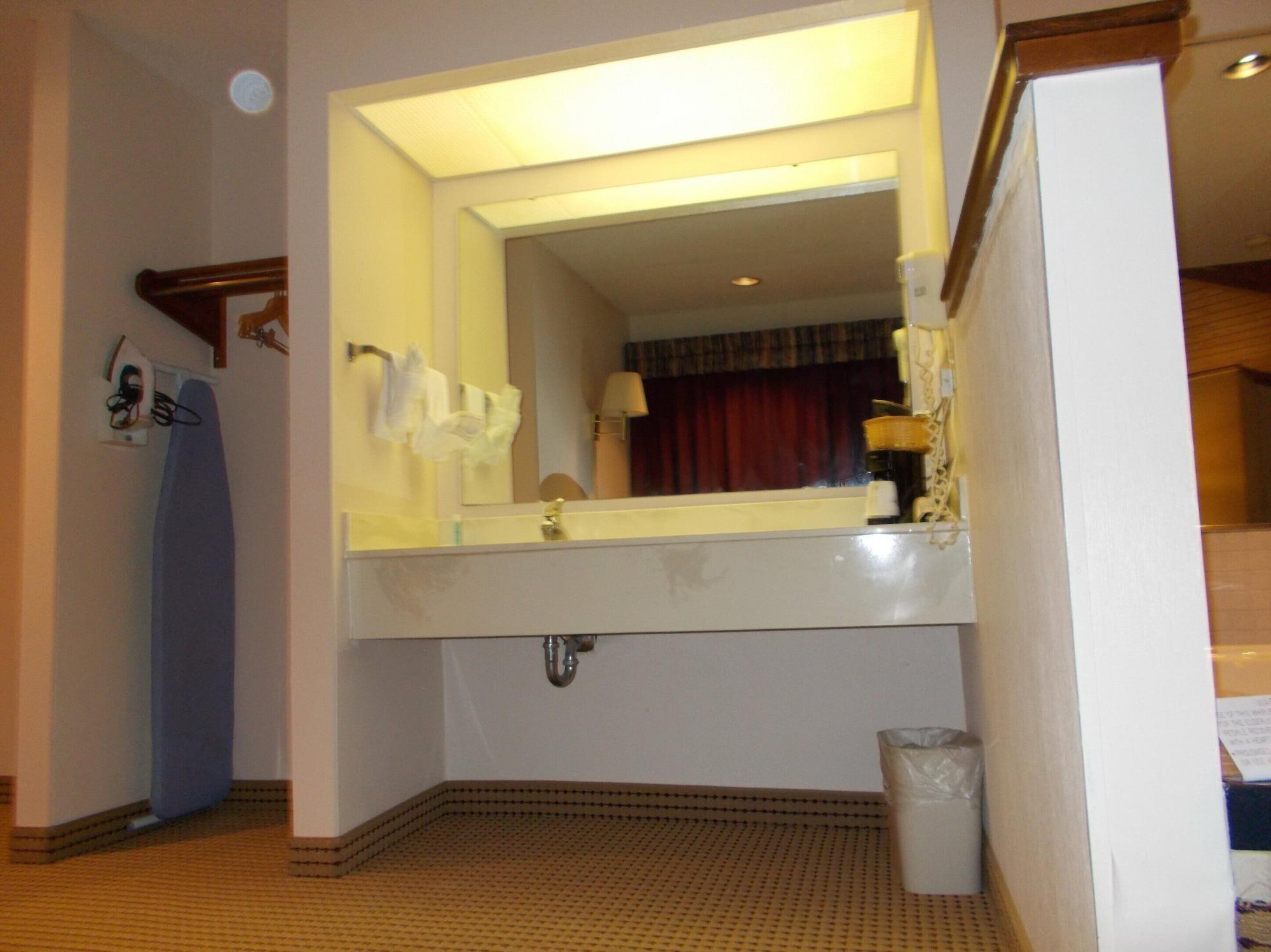 Royalton Inn And Suites, Wilmington,Ohio Екстериор снимка